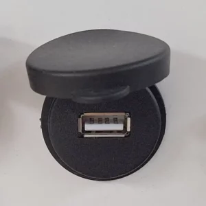 کانکتور پورت USB مادگی فلاش مانت مشکی مات برای نصب توکار (درپوش در حالت باز)