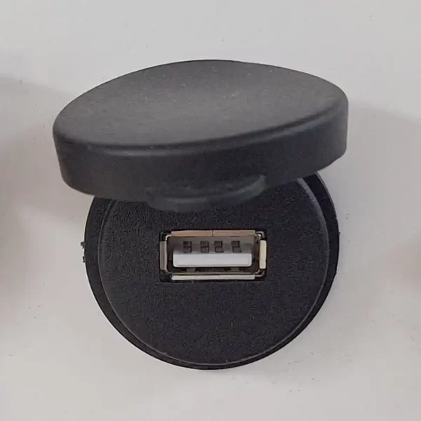 کانکتور پورت USB مادگی فلاش مانت مشکی مات برای نصب توکار (درپوش در حالت باز)
